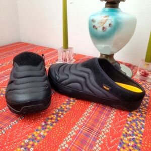 SOLD Re ember terrain teva slippers